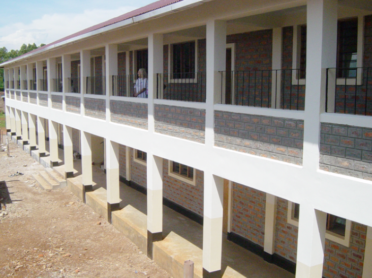 Die Primary School ist das größte Gebäude in der Region: ca. 12m x 36m auf zwei Etagen